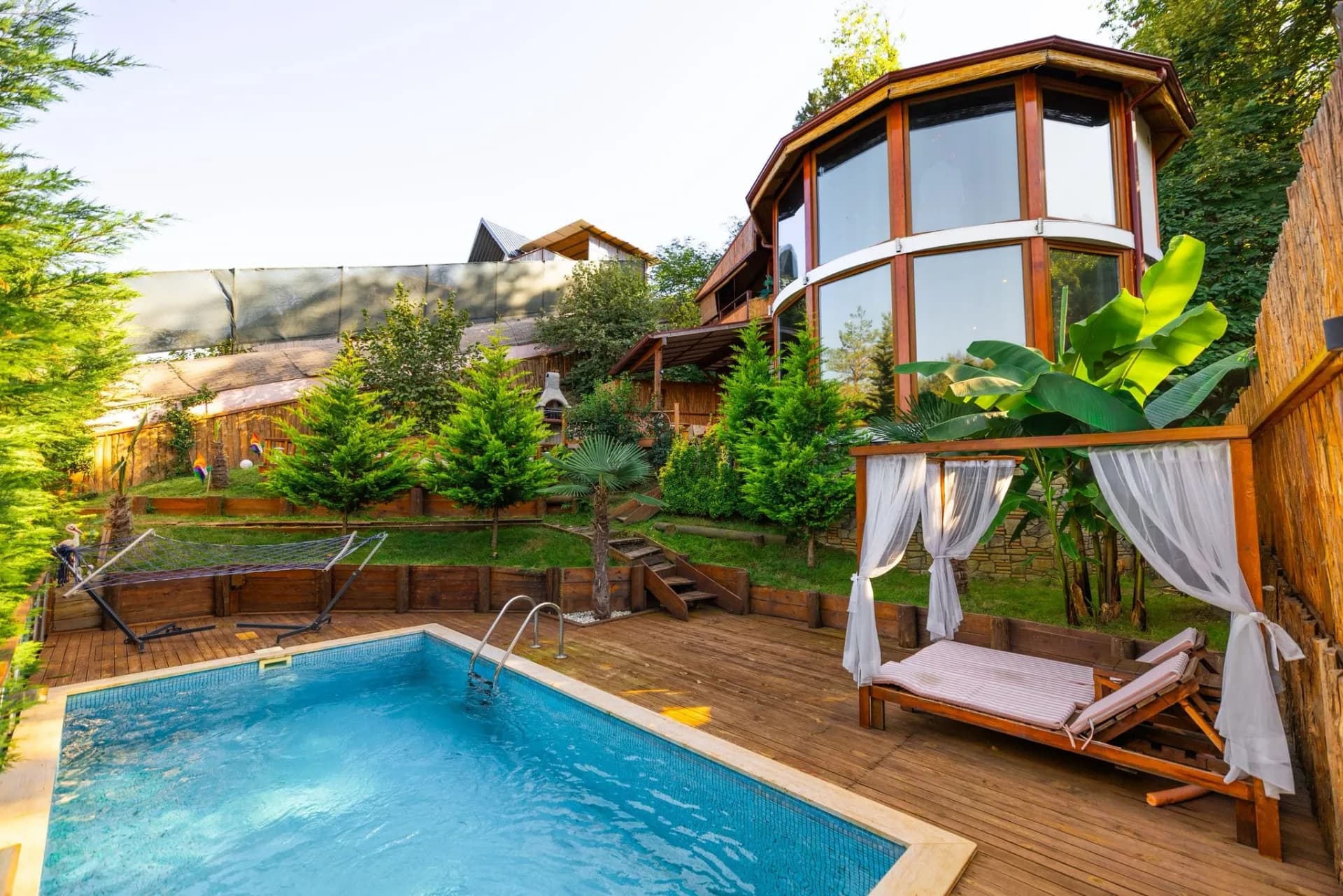 Sapanca Kule Suit — dış görünüm